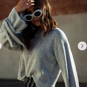 Gray cropped knit sweater, wide sleeves